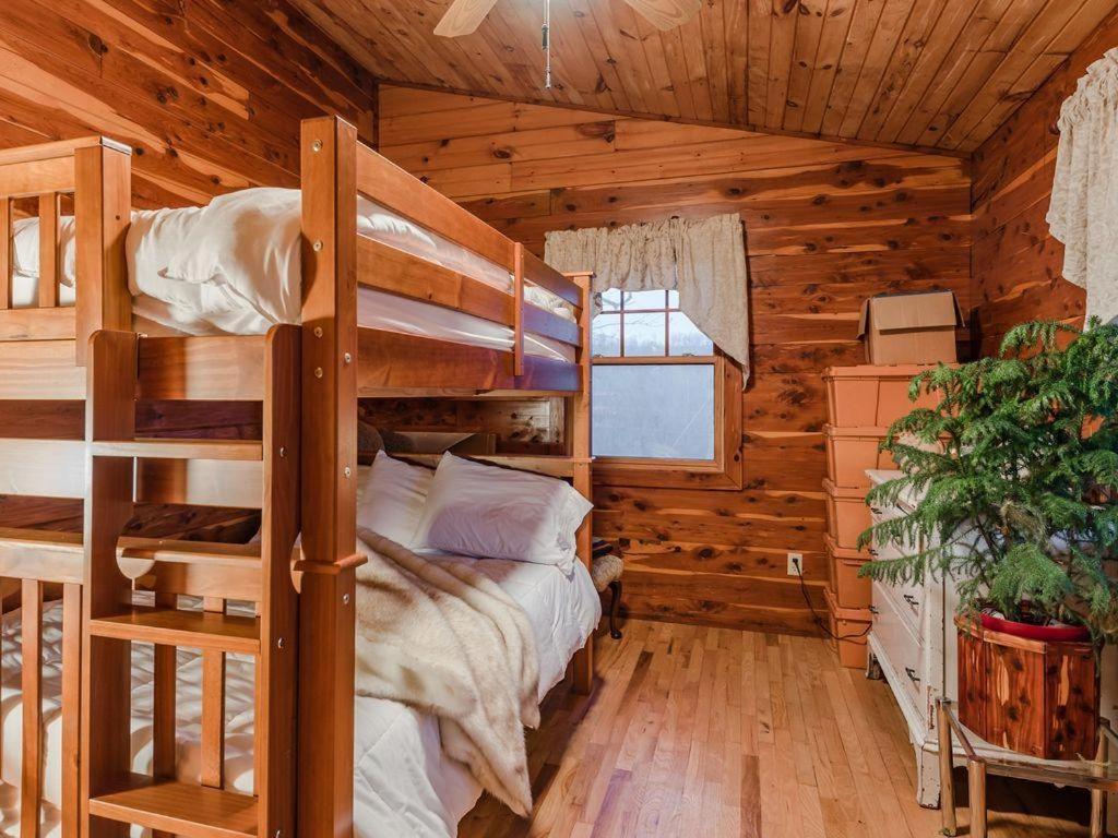 Fly Away Cabin- Modern, Serene, And Convenient Compton Exterior photo