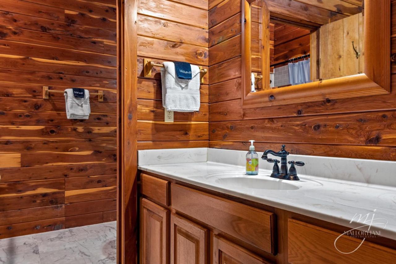 Fly Away Cabin- Modern, Serene, And Convenient Compton Exterior photo